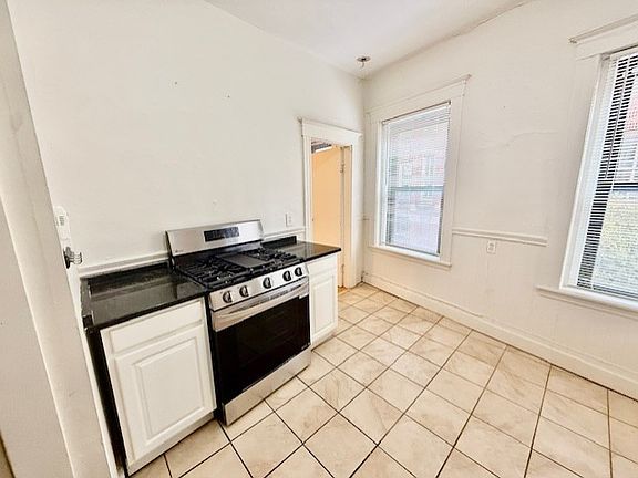 5th image of 13 Charter St APT 3F