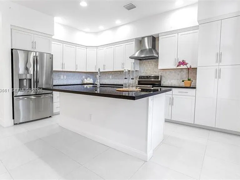 20919 NW 1st Dr #Townhouse 20919 — Photo 1