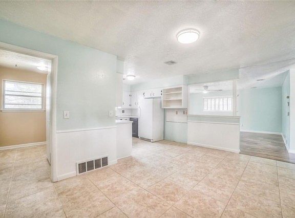 5th image of 2713 Plymouth Ln