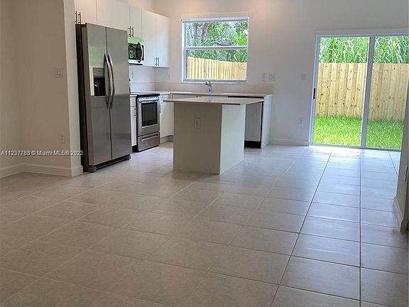 3rd image of 2608 SE 19th Ct #2608A