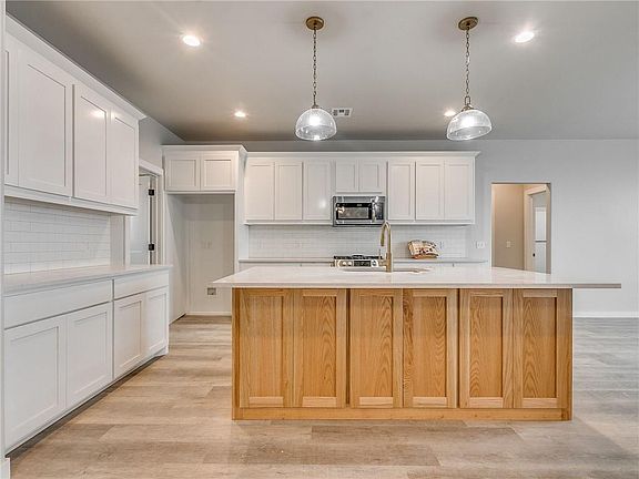 4th image of 1384 Auburn Ct NE
