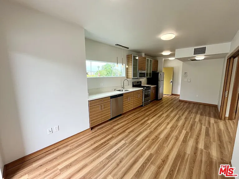 505 N San Vicente Blvd — Photo 3