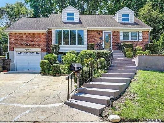 2nd image of 18 Gailview Dr