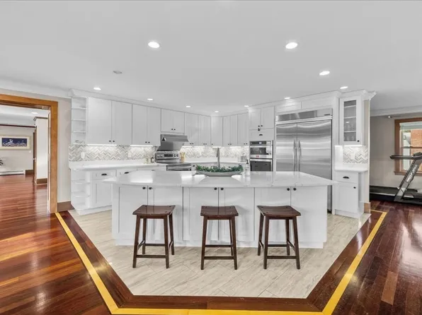 132 Thatcher St, Westwood, MA 02090