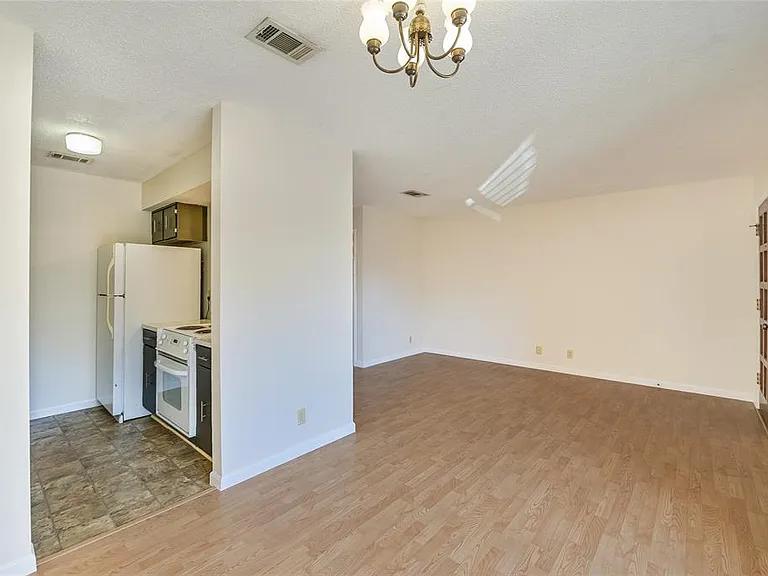 500 E Riverside Dr #216 — Photo 6