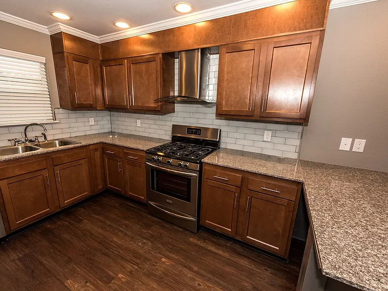 Axiom Apartments — Photo 17