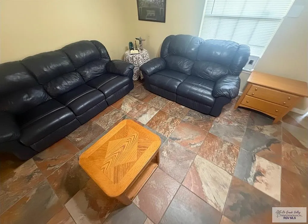 3 bed, 2.0 bath, 1240 sqft, $1,650 — Photo 4