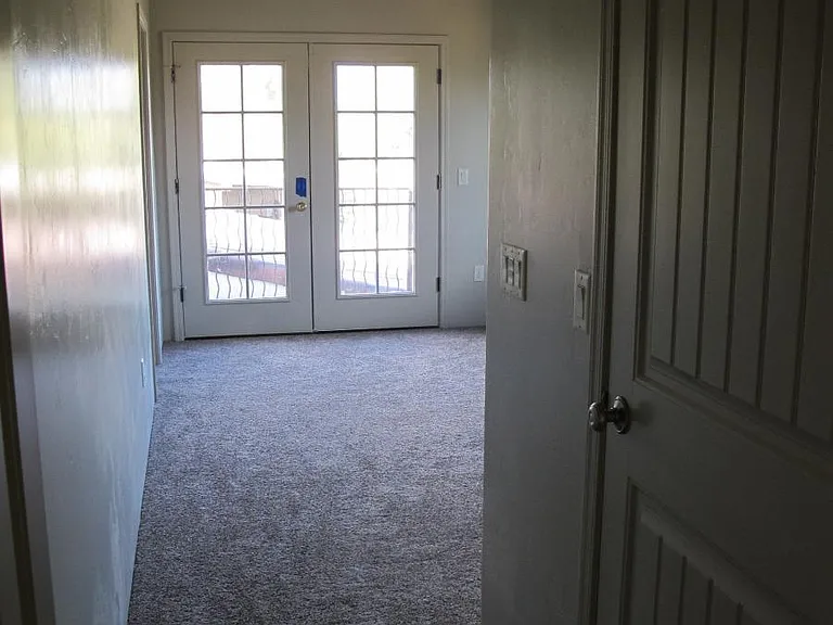 2524 E Lind Rd — Photo 22