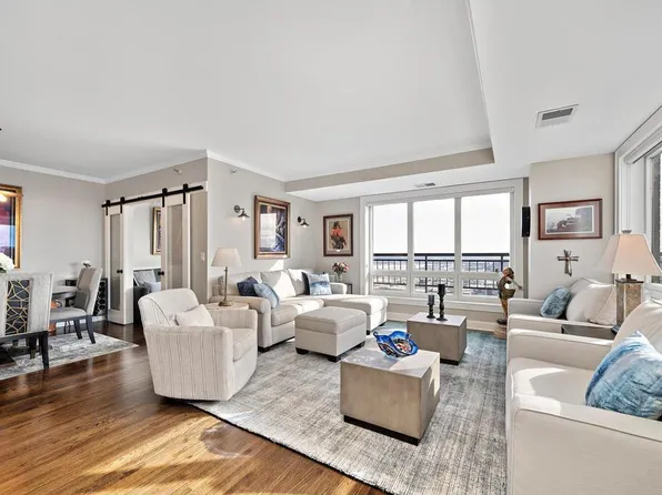 168 6th St E Unit 3701, Saint Paul, MN 55101