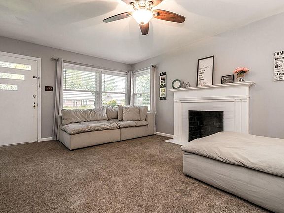 3rd image of 1710 Larkmoor Ln