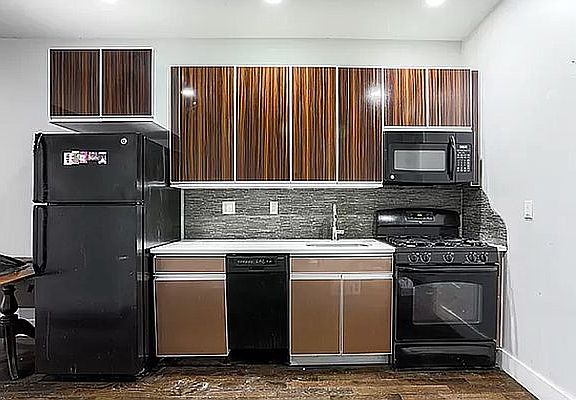 2nd image of 172 Irving Ave #2R