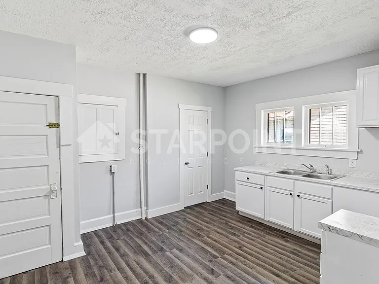 1311 S Ebright St — Photo 4