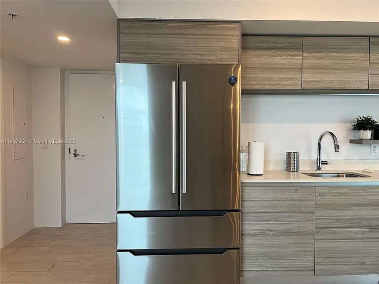 6620 Indian Creek Dr #617 — Photo 13