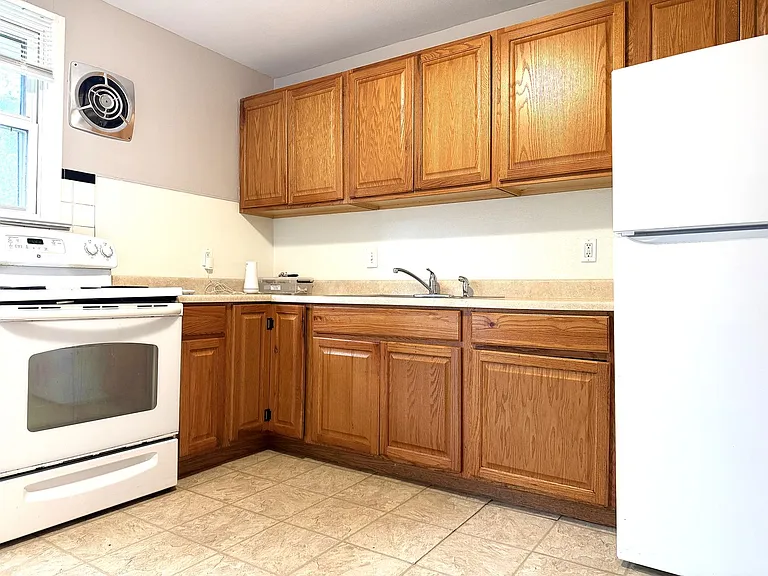 38 Fenwick Dr — Photo 4