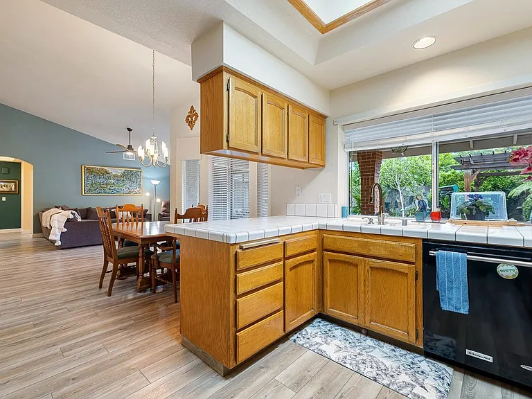 7587 N Spalding Ave — Photo 5