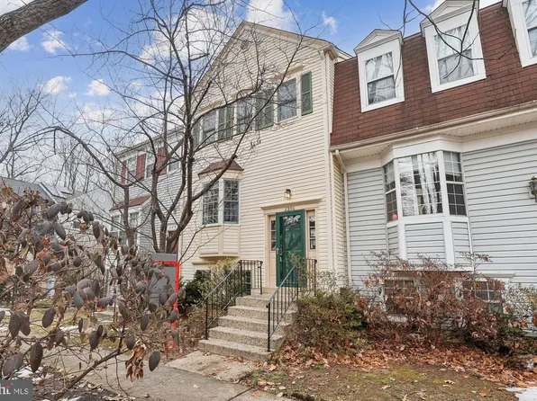 2396 Branleigh Park Ct, Reston, VA 20191