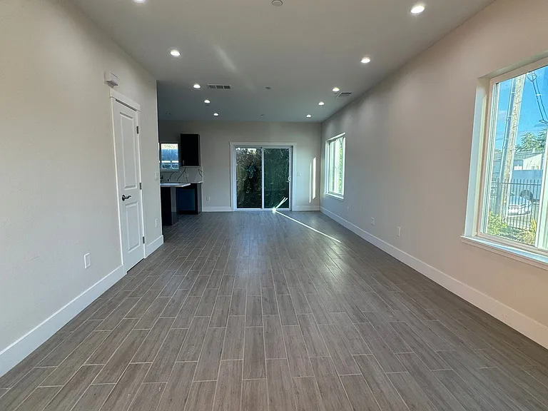 22390 Salwan Pl — Photo 40