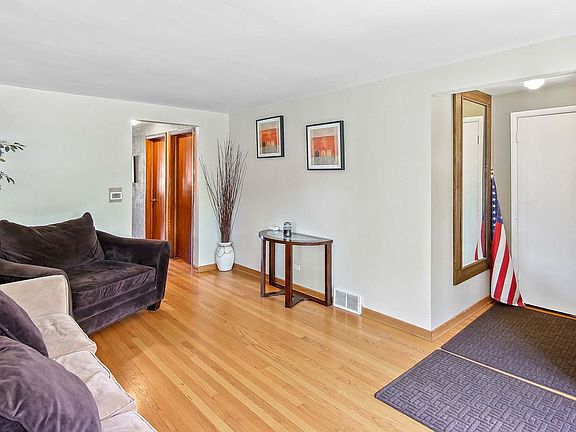 5th image of 6030 W 64th Pl