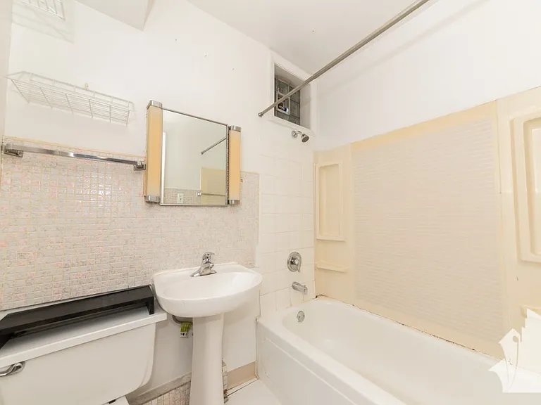 1509 W Barry Ave #2 — Photo 7