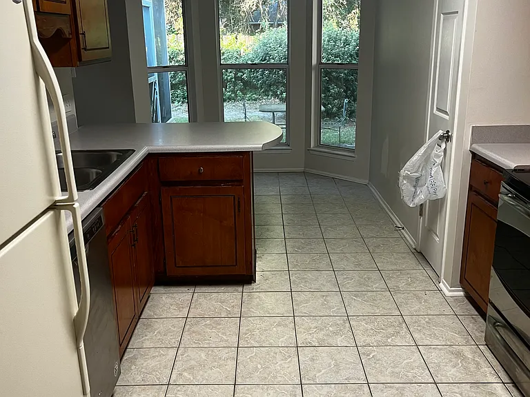 4530 Parkwood Ln E — Photo 2