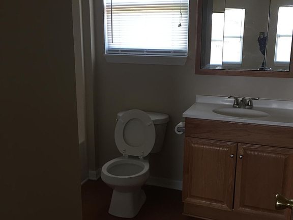 5th image of 2926 Crockett Ct APT 3
