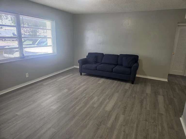 2031 Dewey St — Photo 11
