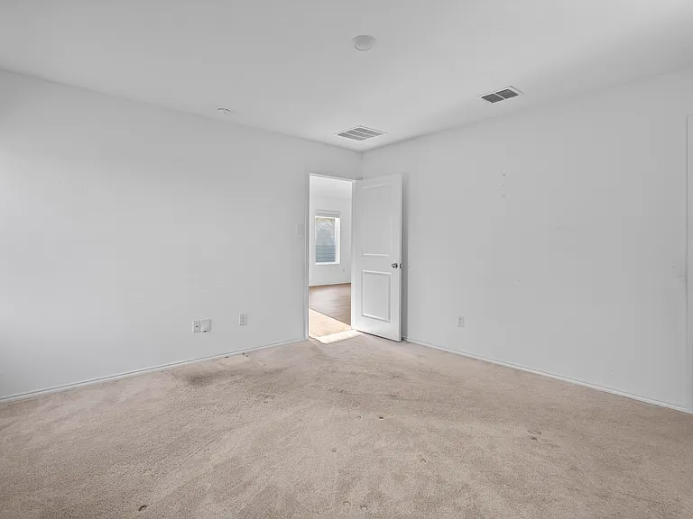 1436 Mahogany Ln — Photo 12