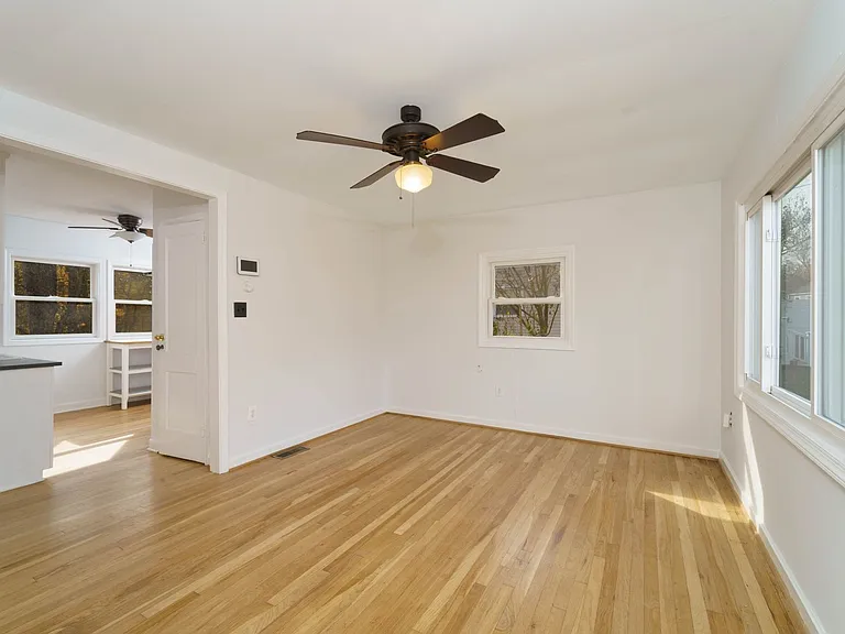 4400 Garrett Park Rd — Photo 3