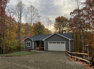 290 Cove Trl, Mars Hill, NC 28754
