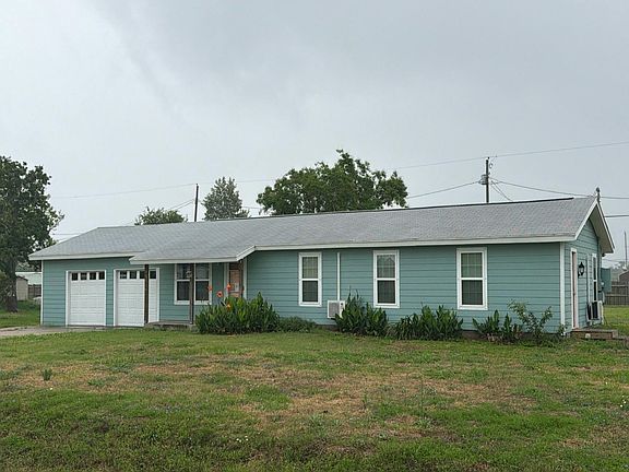 2nd image of 132 Copano Heights Blvd
