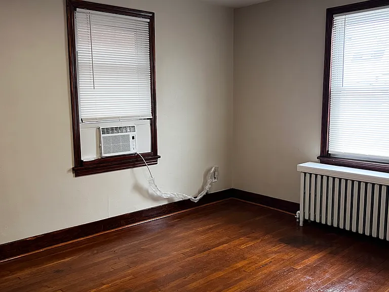 IInd Bedroom with AirTight window 6000 BTU GE AC Installed