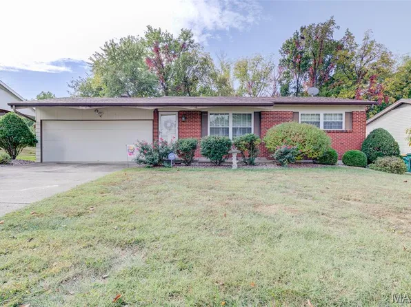 26 Soutee Dr, Saint Peters, MO 63376