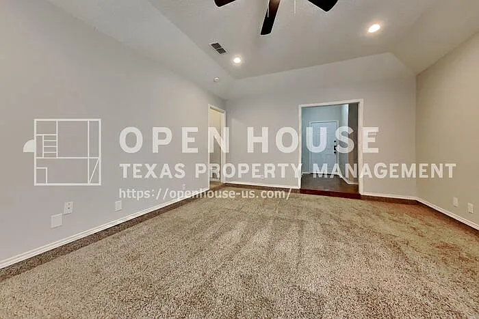 3 bed, 2.0 bath, 1907 sqft, $2,380 — Photo 3