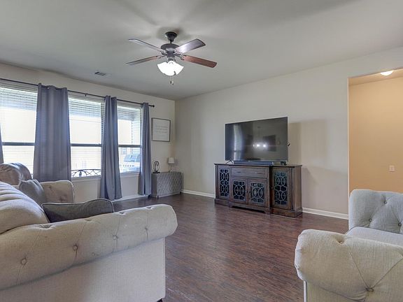 4th image of 101 Merrydale Ln