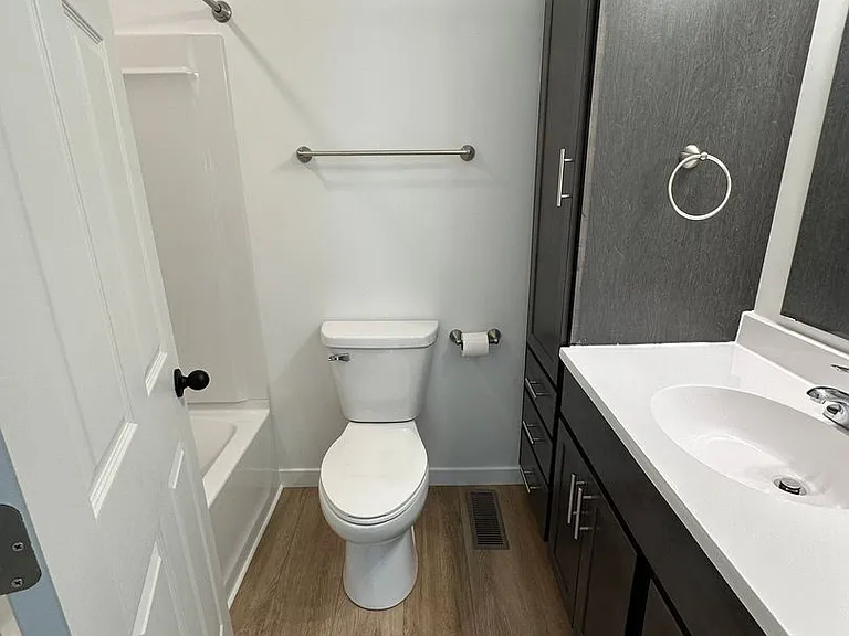 404 W Oakridge Ave — Photo 8