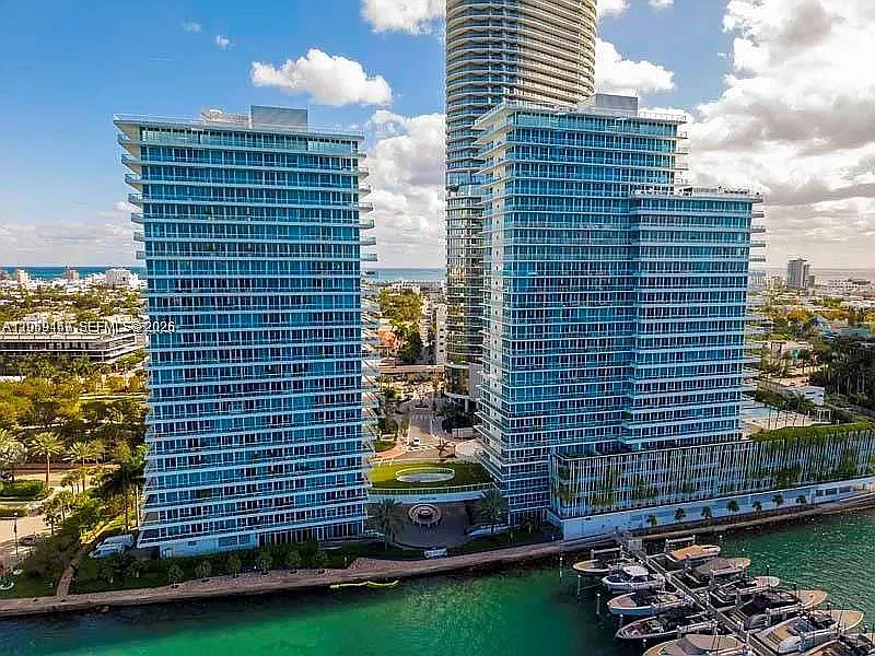 The Bentley Bay Condo — Photo 2