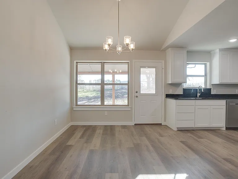 305 Bentley Dr — Photo 15