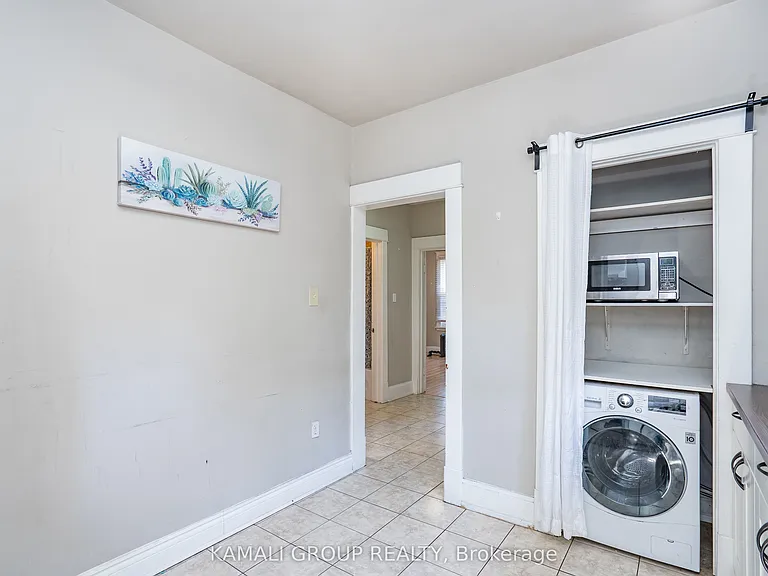 25 Spadina Ave #UPPER — Photo 6
