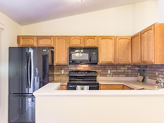 4th image of 3001 Windsor Heights St