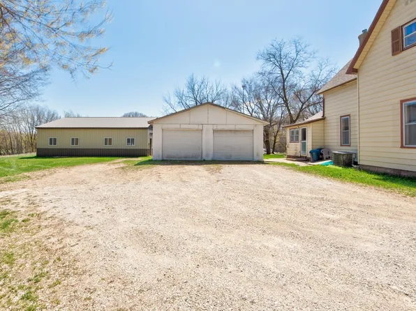 506 E Patterson St, Graettinger, IA 51342