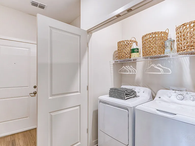 Washer and dryer in 2x2 model unit