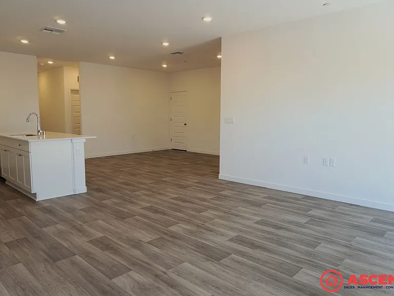 8206 Wandesford Dr — Photo 13