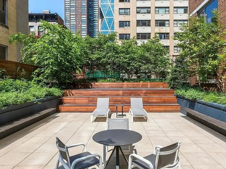 301 W 53rd St #24B — Photo 16