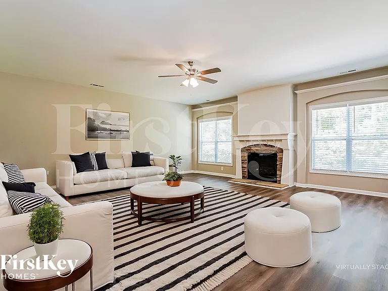 3253 Groveshire Dr — Photo 3