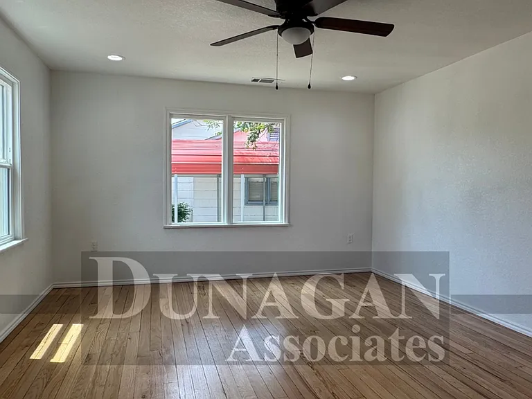 705 N Elm St — Photo 2