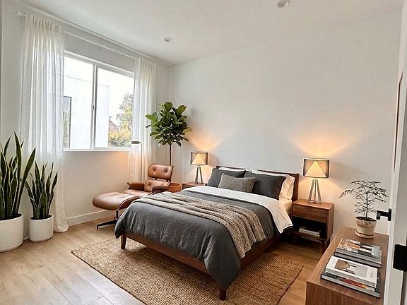 4th image of 1177 1/2 Leighton Ave #1