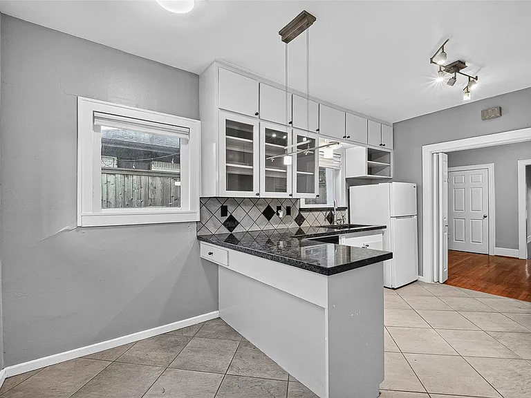 1758 Hawthorne St #1 — Photo 16