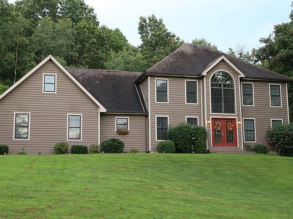 2nd image of 454 Abbey Ln