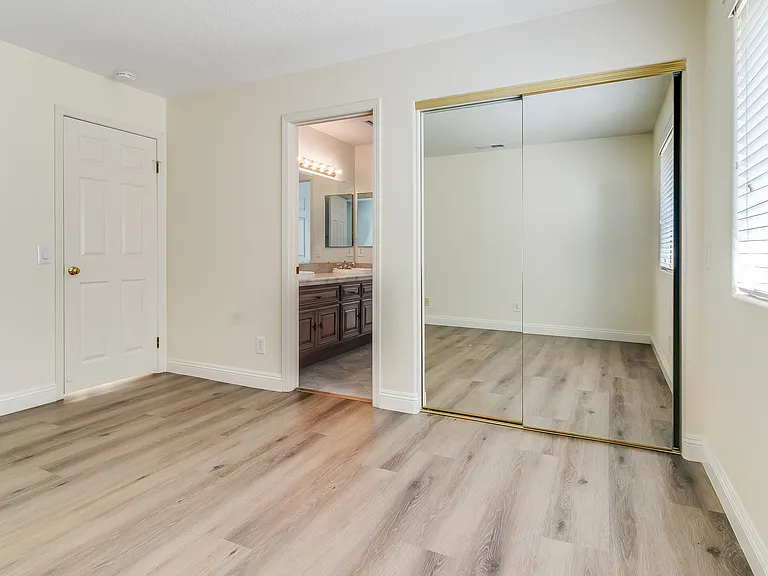 24241 Rue De Cezanne — Photo 12