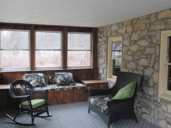 2nd image of 874 Horseshoe Pike